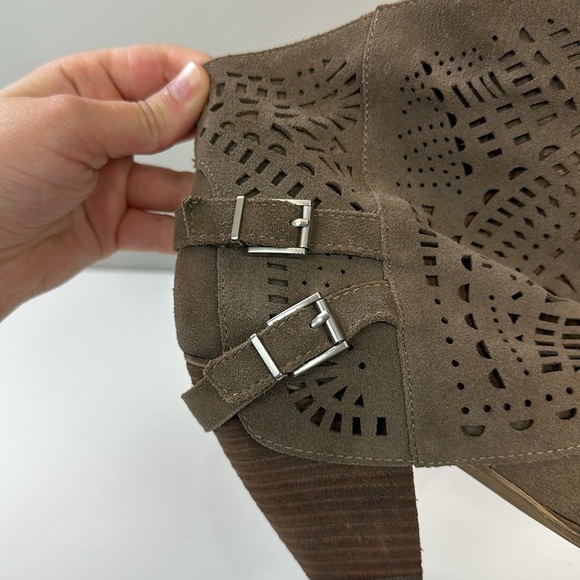 Naughty Monkey Love Story Harness Booties Size 9.5 - Picture 12 of 15